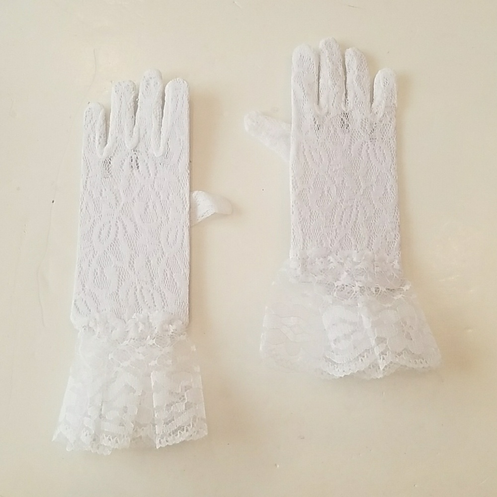 White lace ruffle kids gloves